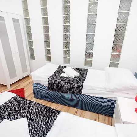Grand Boulevard Apartment *