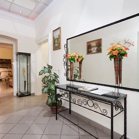 Grand Boulevard Apartment *