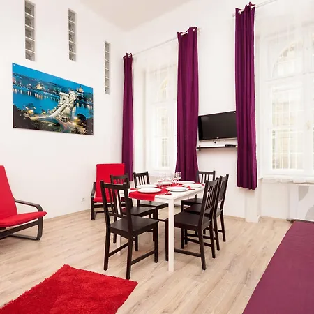 Grand Boulevard Apartment *