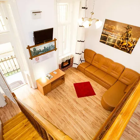 Grand Boulevard Apartment *