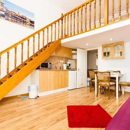 Grand Boulevard Apartment *