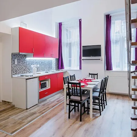 Grand Boulevard Apartment